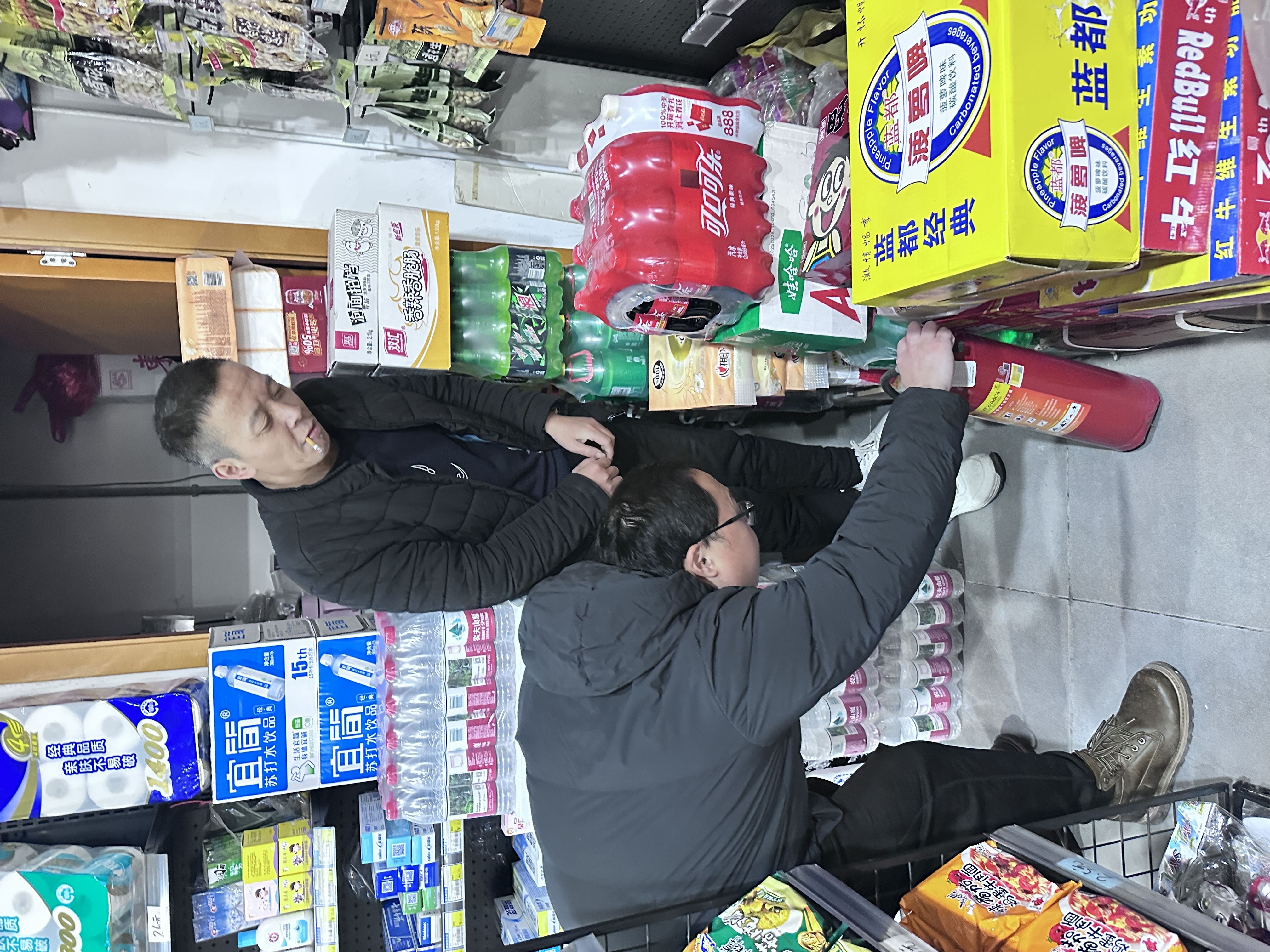 磁器口街道磁建村社区开展节前安全专项检查